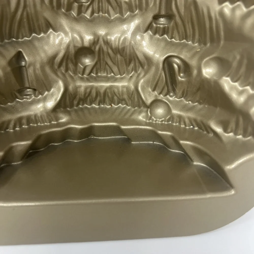 Nordic Ware 3D Christmas Tree Cake Pan Mold‎ Made In USA Cast Aluminum Clean